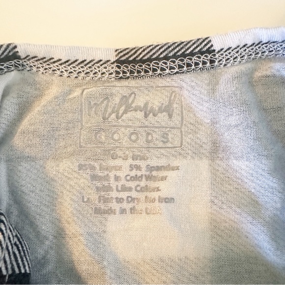 Milkmaid Goods 2 Piece Set Knotted Gown and Matching Hat Buffalo Plaid 0-3M - Picture 3 of 5